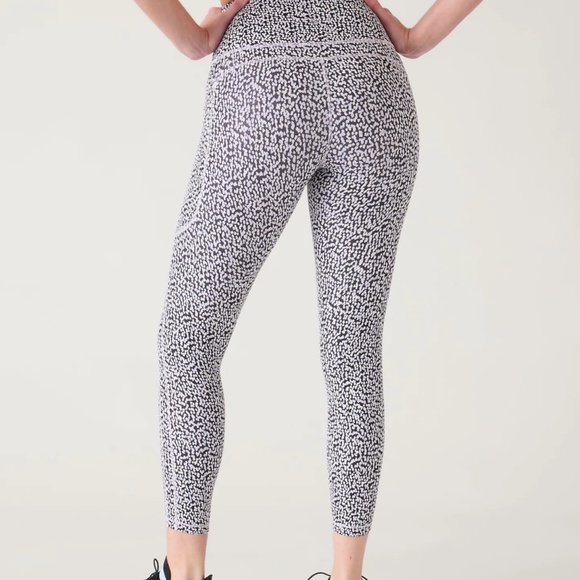 Athleta ultimate stash tight 7/8 - Picture 3 of 8